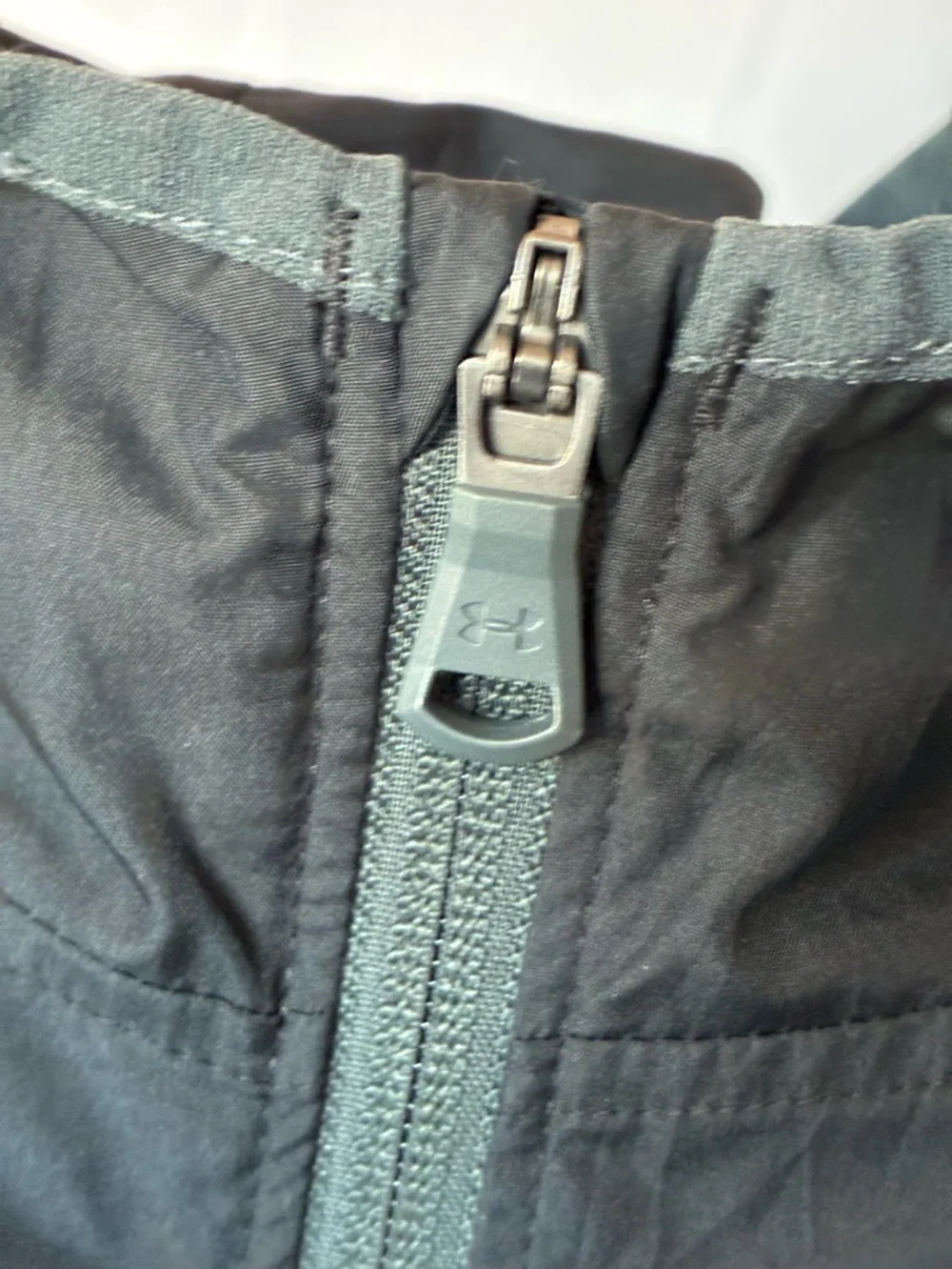 UNDER ARMOUR boys full zip wind jacket - Picture 5 of 9